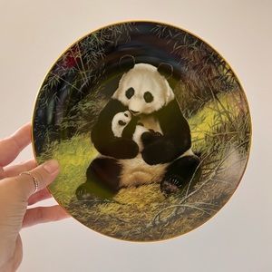 The Panda collector plate Last of Their Kind: The Endangered Species 1988.